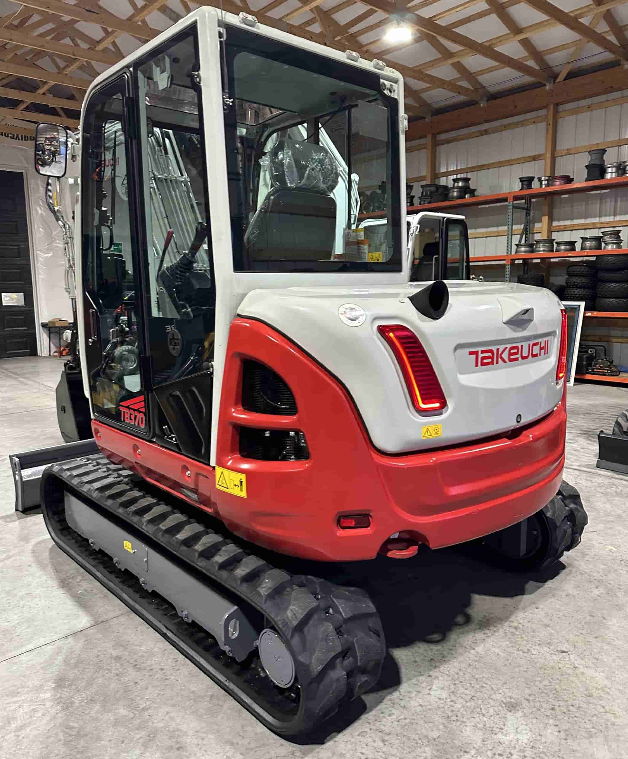 2021 TAKEUCHI TB370
